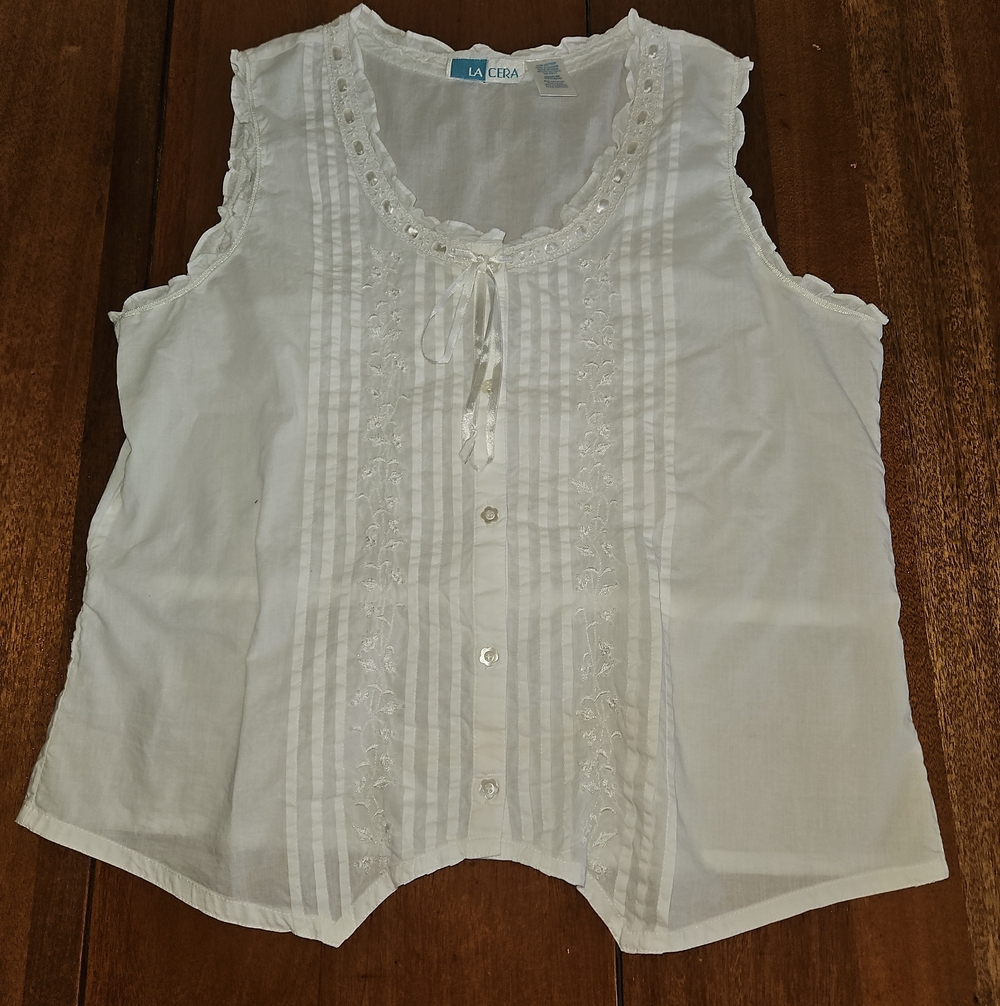 La Cera White Embroidered Sleeveless Cotton Camisole